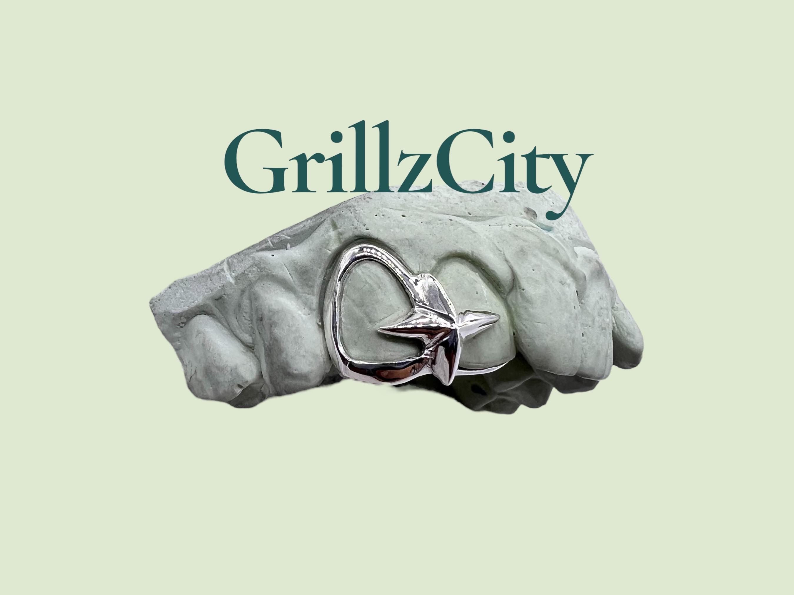 Custom Fit grillz  2 Teeth with star women Grillz fangs cap /925 Silver Slugs Grillz , window grillz Lisa Star - GrillzCity