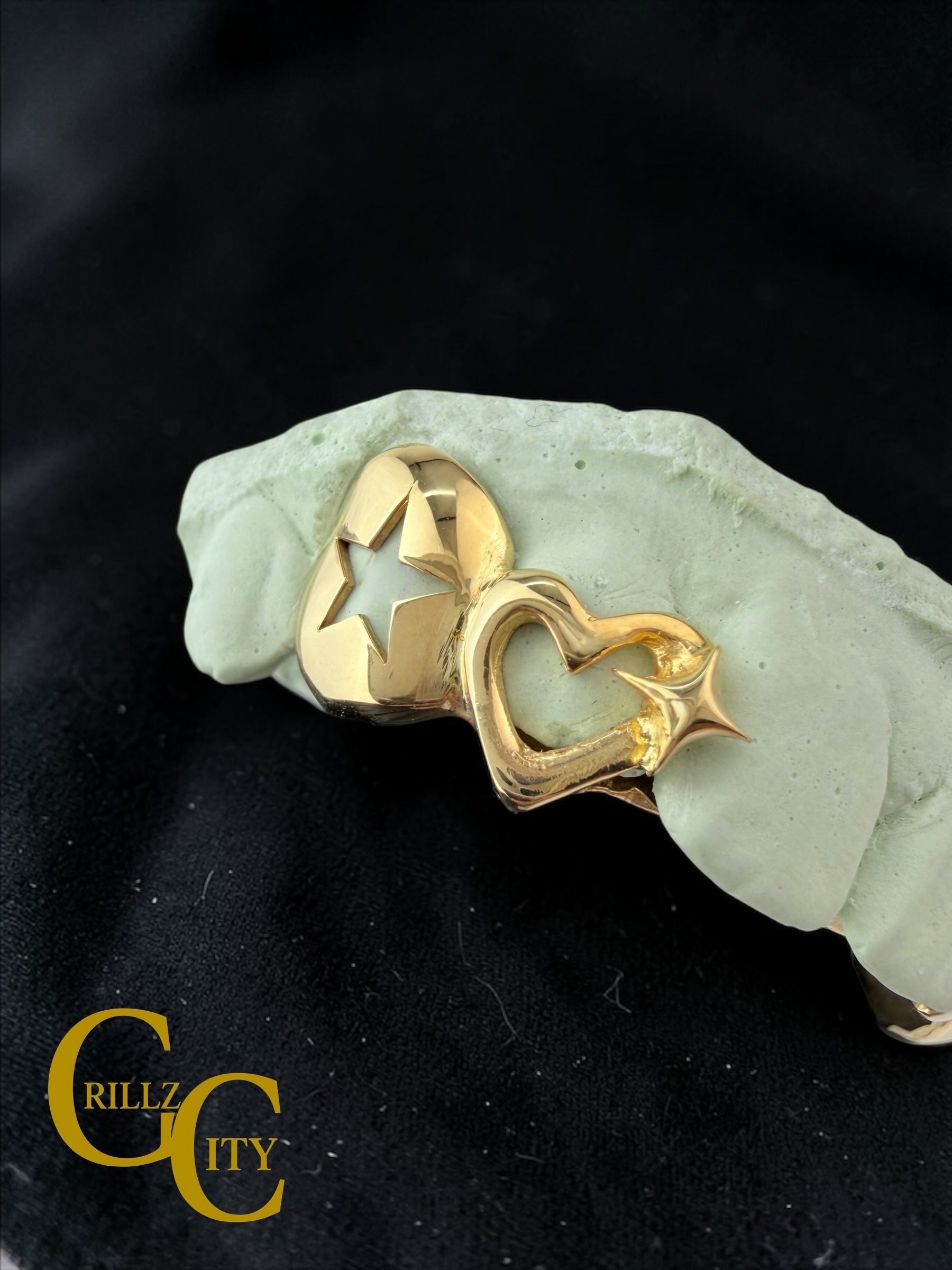 Custom Fit high polish grillz 3 Teeth with Star Cutout 3D Heart and 4 Point Star grillz fangs /gold Sterling Silver Slugs grillz with fangs for women and men - GrillzCity 