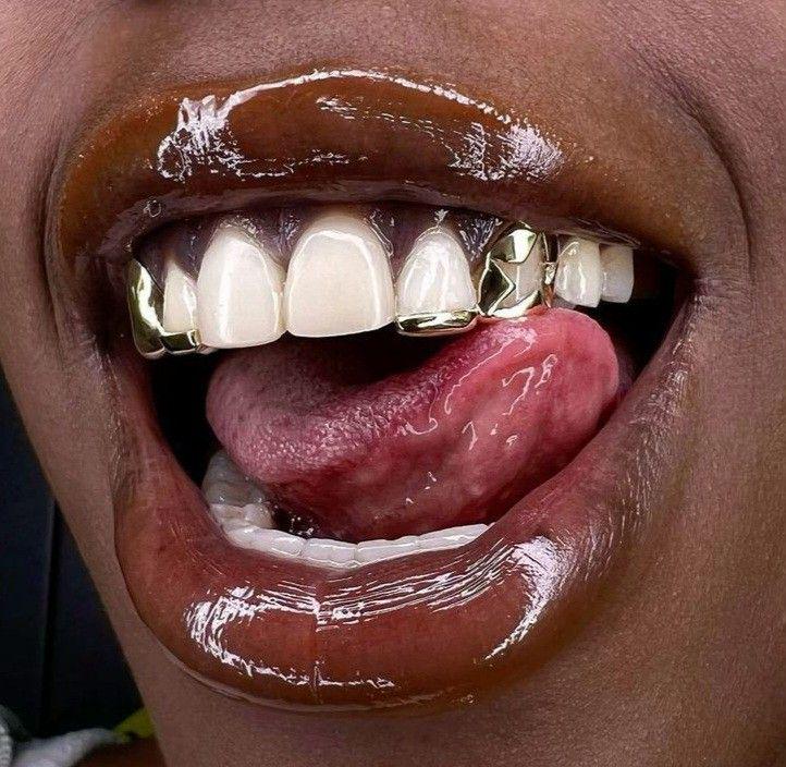 Custom Fit Grillz - 2 Teeth with Front Bar and Small Front Bar or Star Open Face Grillz Fangs - GrillzCity 